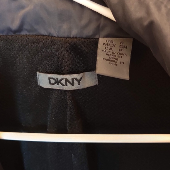 DKNY windbreaker - Picture 3 of 4